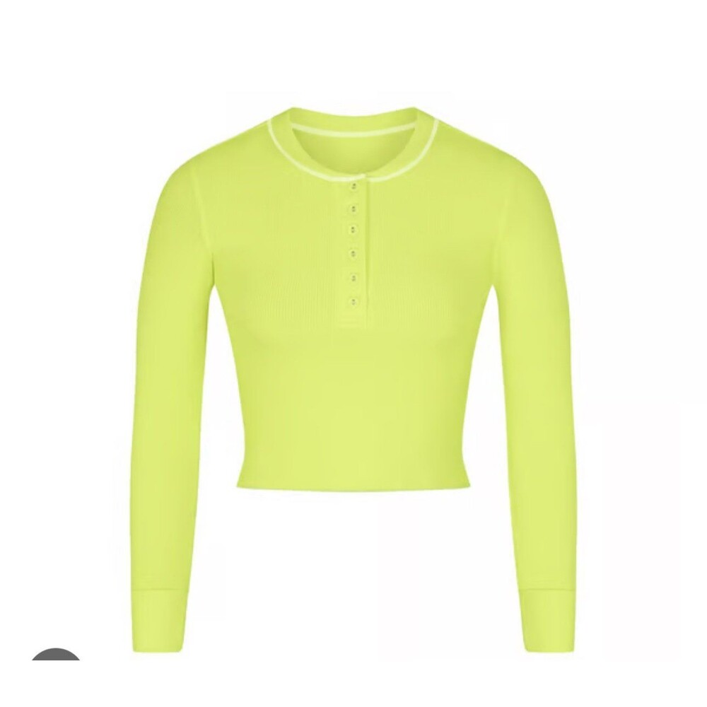 Skims COTTON RIB LONG SLEEVE CROP HENLEY Daffodil
